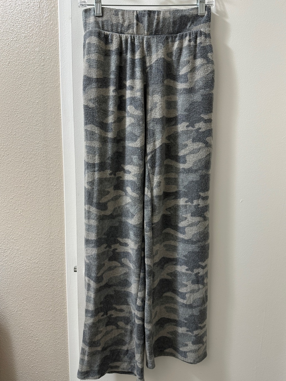 Socialite Camo Knit Wide-Leg Pants in Gray and Cream